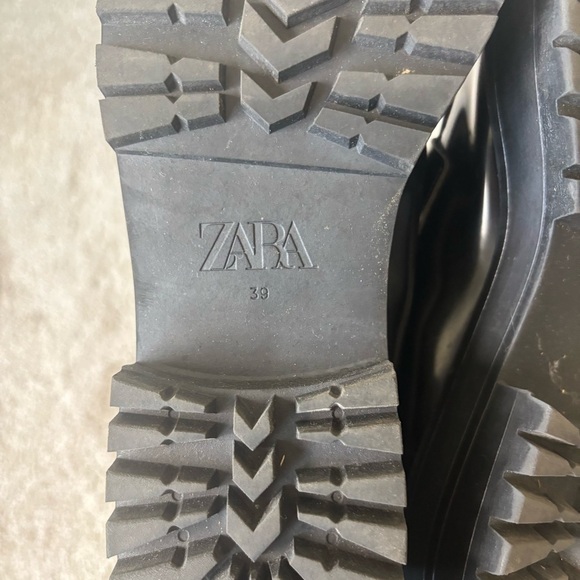 Zara Black Chunky Y2K Platform Loafer Gold Chain Slid On Faux Patent Leather - Picture 6 of 9